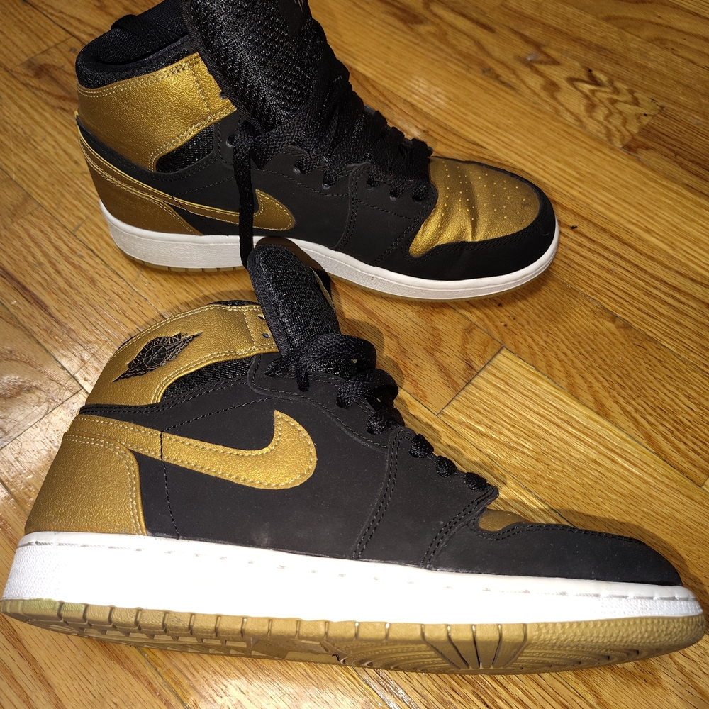 Jordan 1 Retro MeloBlack and Gold Sz 5.5y